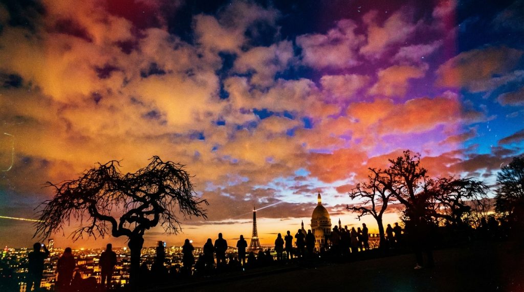 découvrez tout sur le ciel de paris et comment ses nuances changent au fil de la journée, de l'aube au crépuscule.